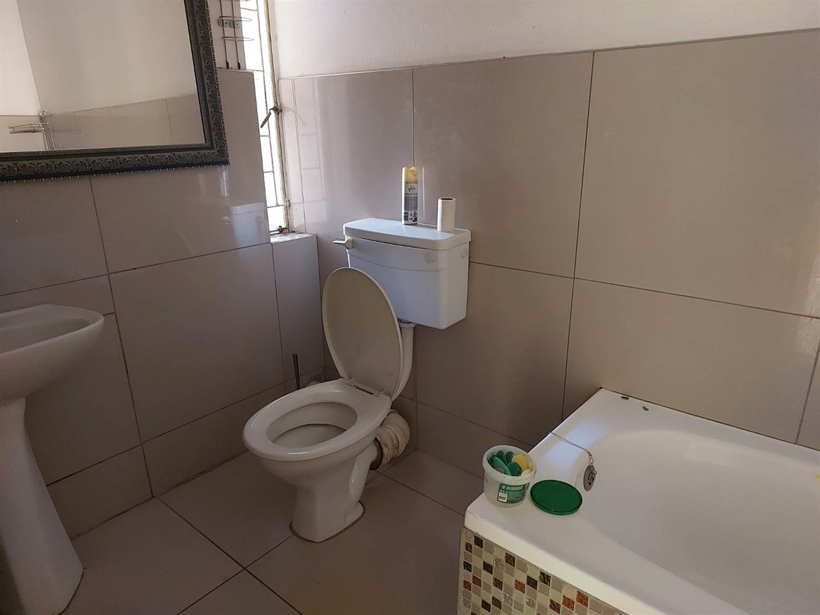 2 Bed Townhouse in Kroonstad photo number 17