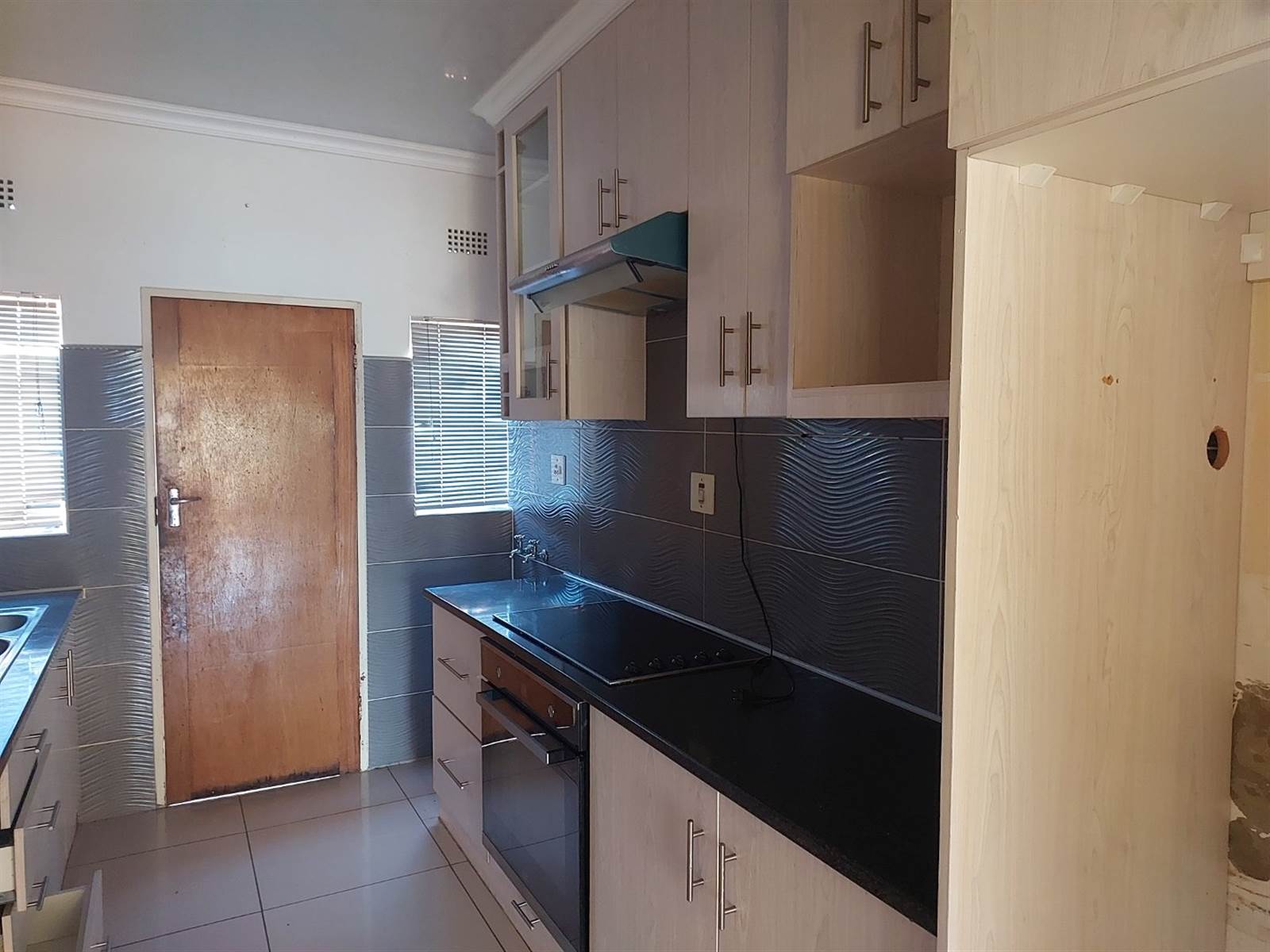 2 Bed Townhouse in Kroonstad photo number 5