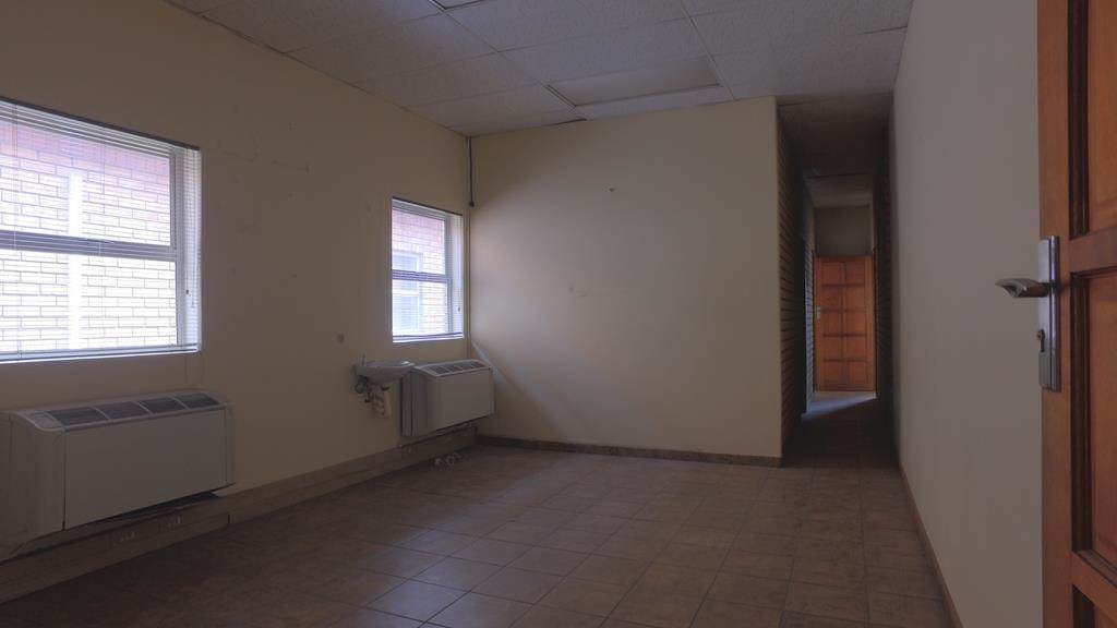 151  m² Commercial space in Rustenburg Central photo number 9