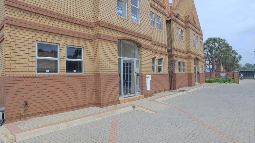 151  m² Commercial space in Rustenburg Central photo number 1