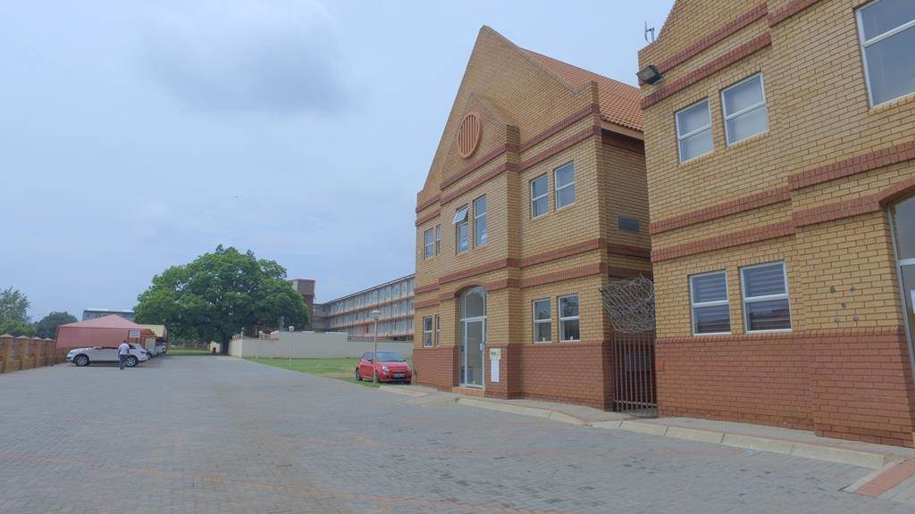 151  m² Commercial space in Rustenburg Central photo number 11