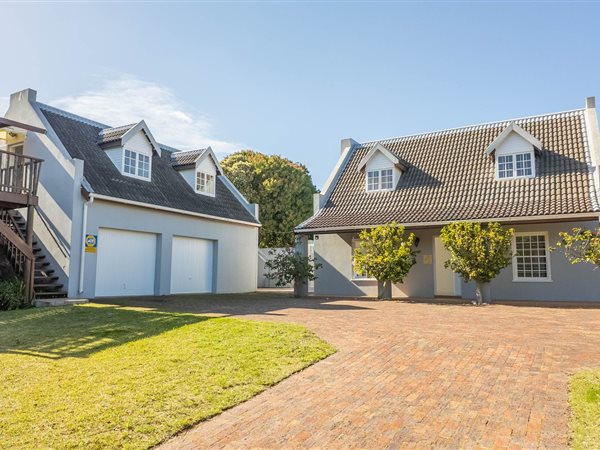 4 Bedroom House 4 Bedroom House