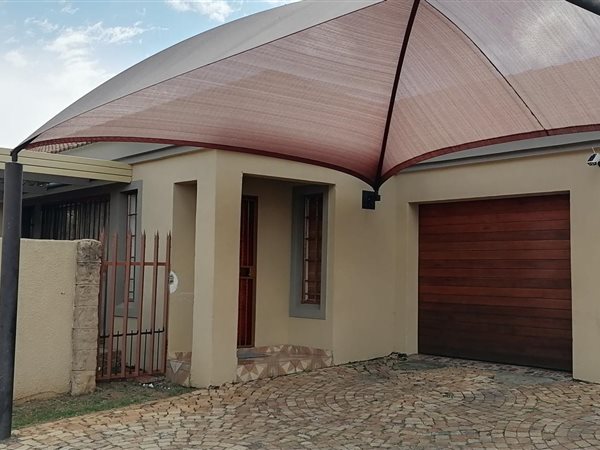 3 Bed Townhouse in Bergsig