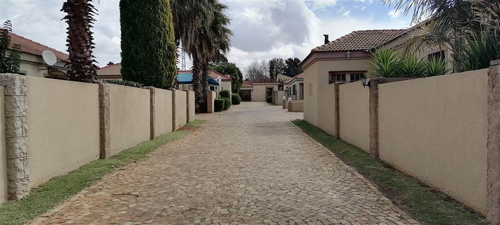 3 Bed Townhouse in Bergsig photo number 21