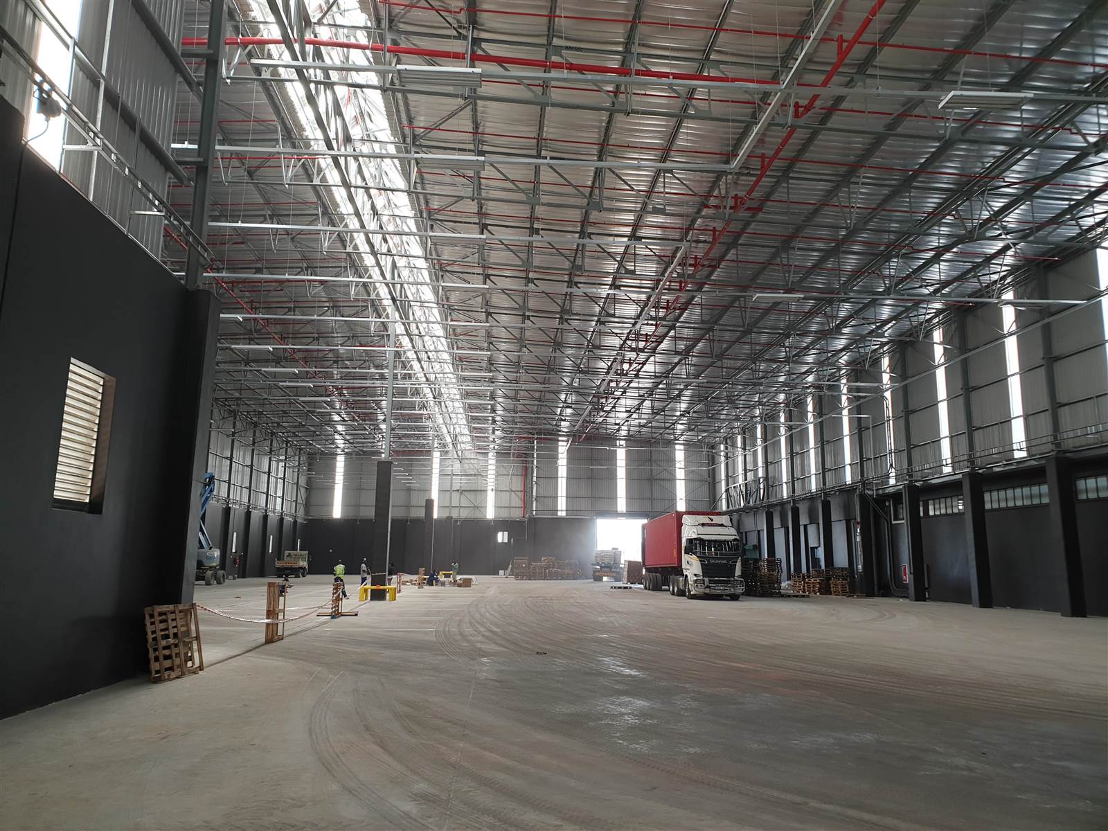 4300  m² Industrial space in Isando photo number 2