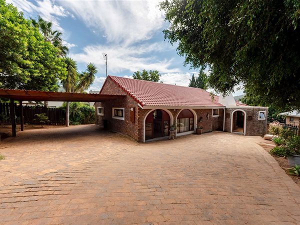 4 Bedroom House 4 Bedroom House