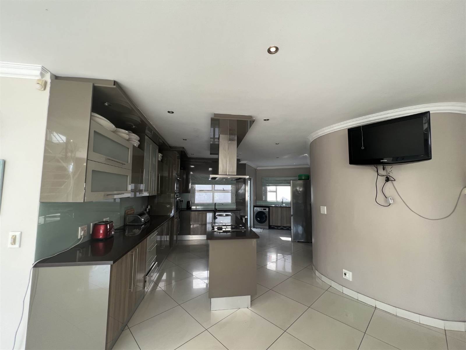 5 Bed House in Woodmead photo number 8