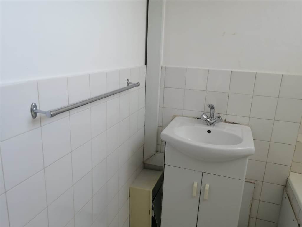 2 Bed Apartment in Windermere photo number 15
