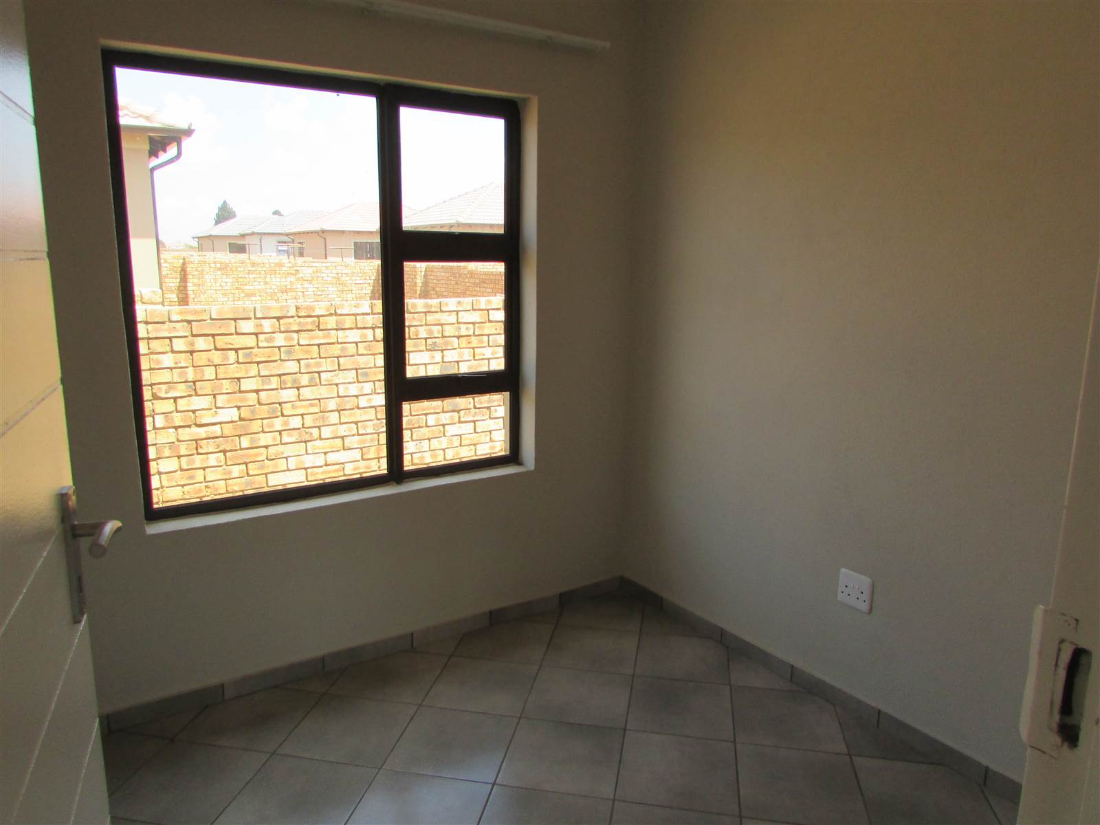 3 Bed Townhouse in Westonaria photo number 6