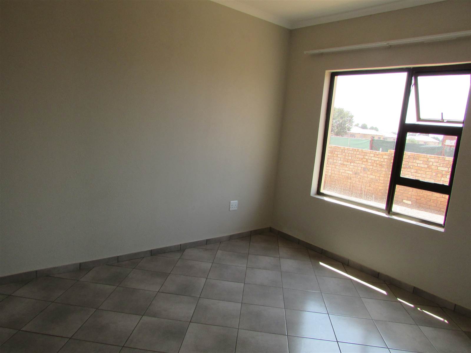 3 Bed Townhouse in Westonaria photo number 5