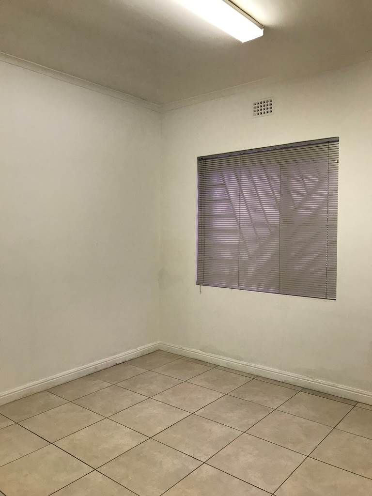 186  m² Office Space in Parow Central photo number 5