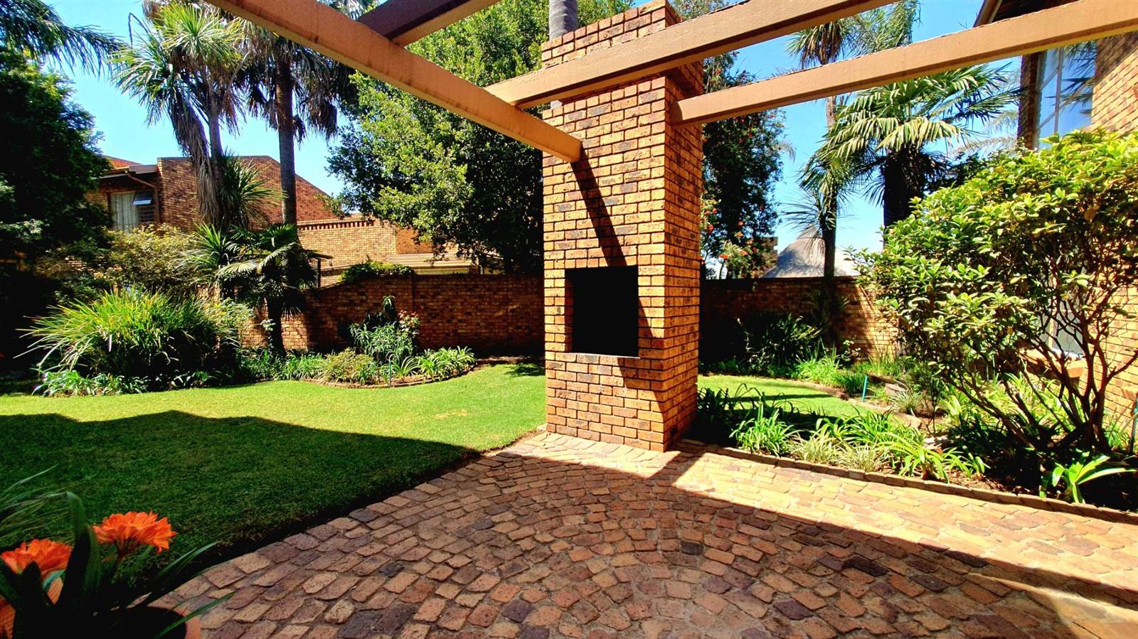 3 Bed Apartment in Sunward Park photo number 10