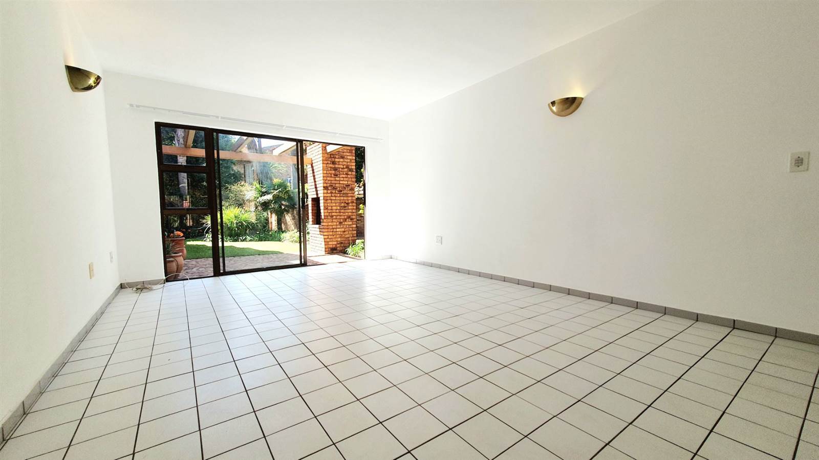 3 Bed Apartment in Sunward Park photo number 26