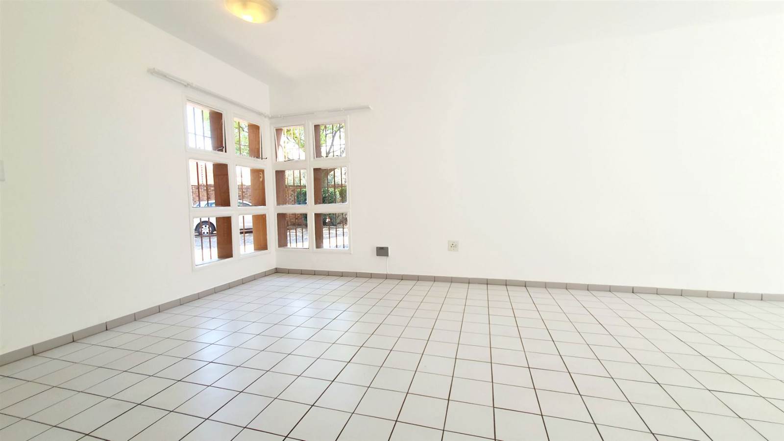 3 Bed Apartment in Sunward Park photo number 28