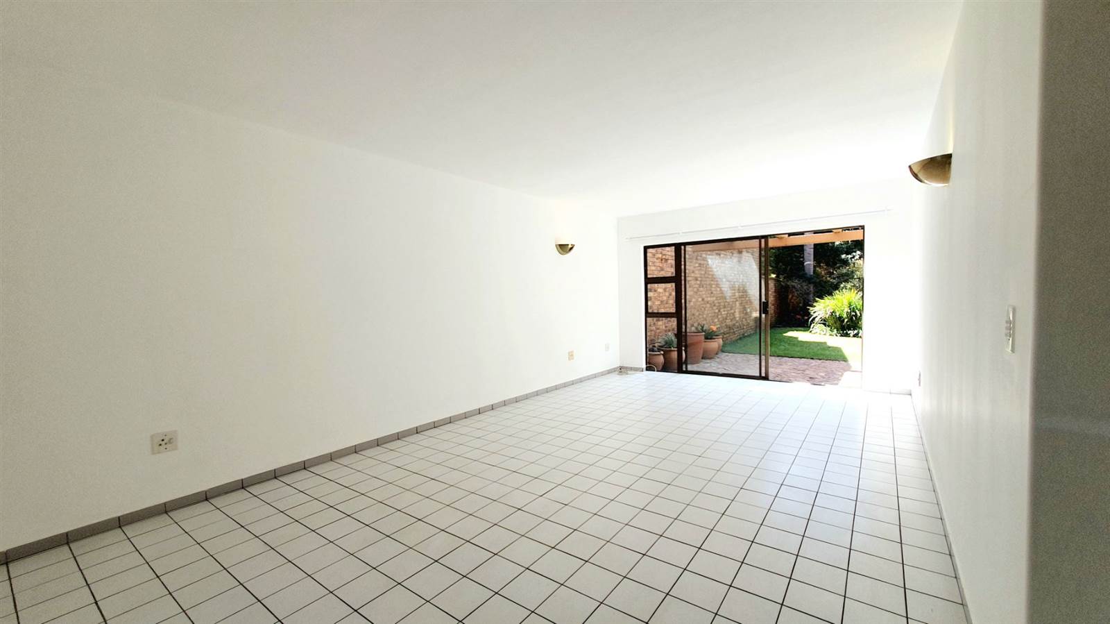 3 Bed Apartment in Sunward Park photo number 27