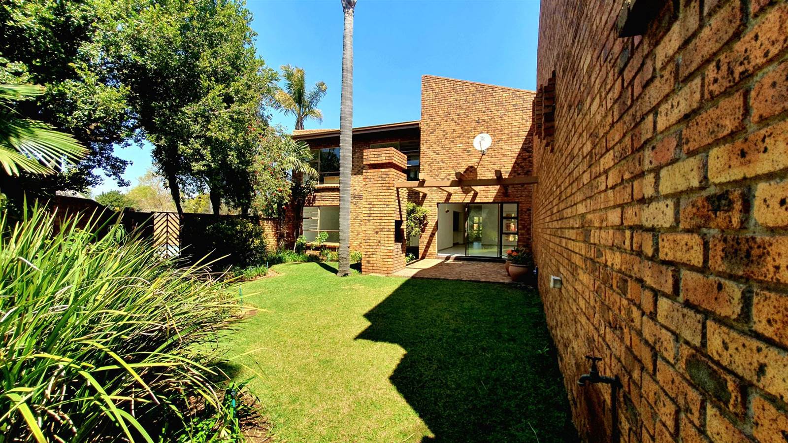 3 Bed Apartment in Sunward Park photo number 18