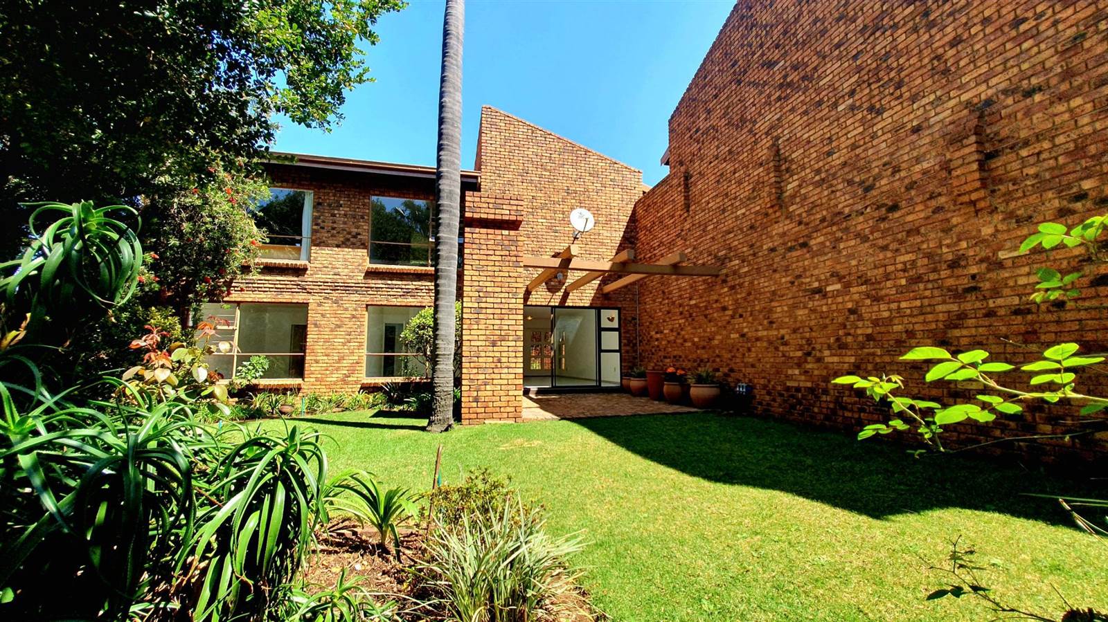 3 Bed Apartment in Sunward Park photo number 17