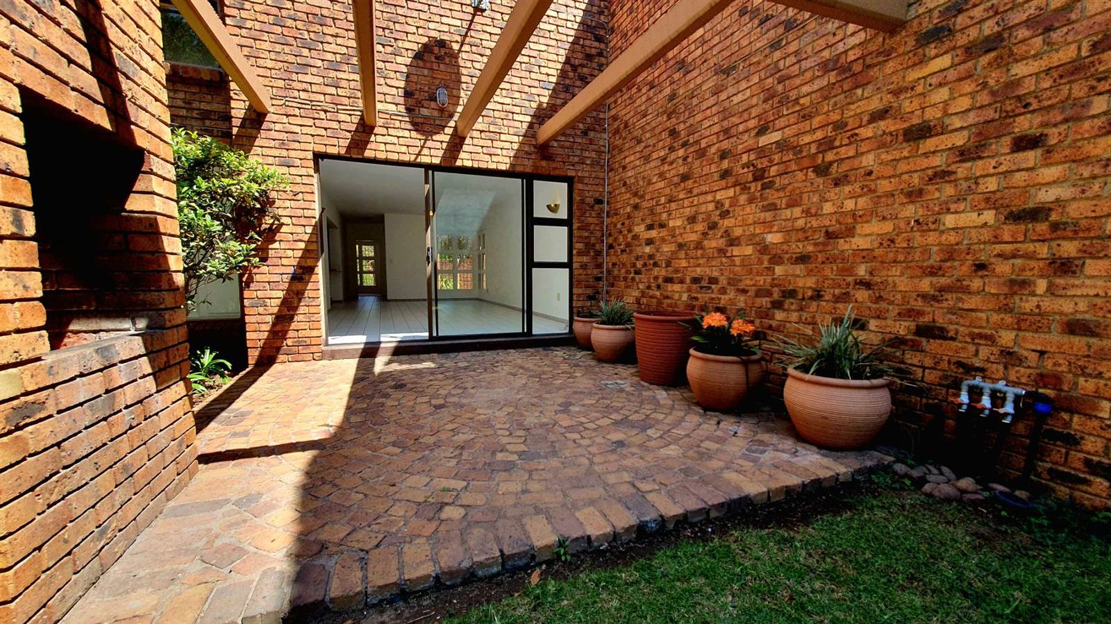 3 Bed Apartment in Sunward Park photo number 11