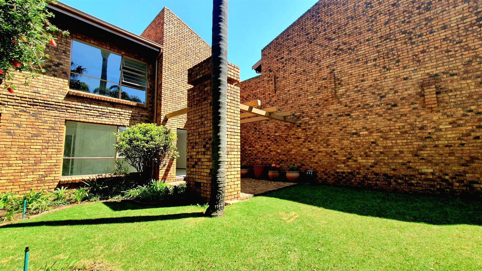 3 Bed Apartment in Sunward Park photo number 14