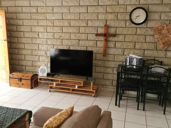 2 Bed Townhouse in Ladybrand