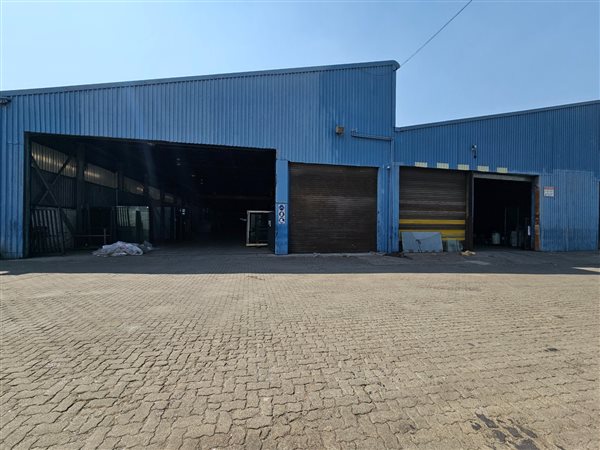 2 600  m² Industrial space