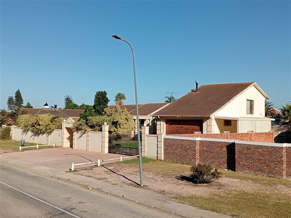 4 Bedroom House 4 Bedroom House