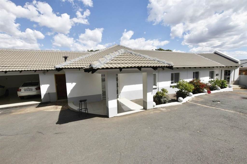 4 Bed House in Waterkloof Ridge photo number 24