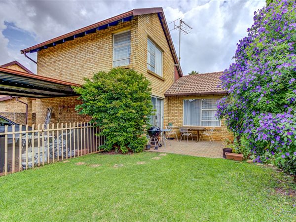 3 Bedroom Townhouse 3 Bedroom Townhouse