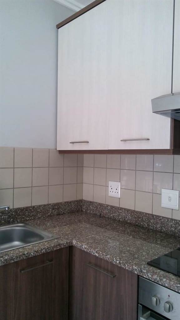 1 Bed Apartment in Umhlanga Rocks photo number 4