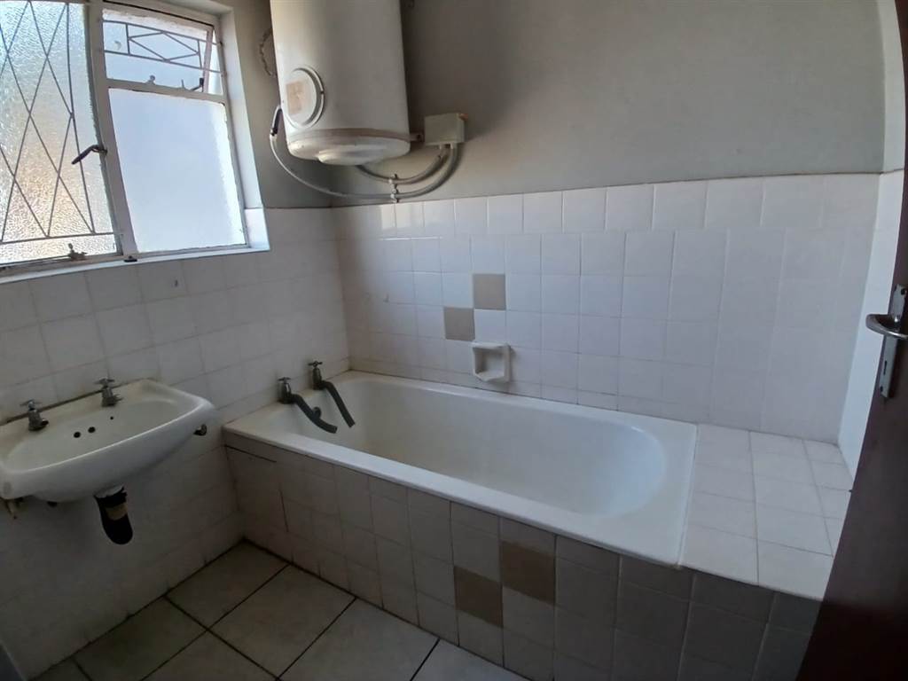 2 Bed Flat in Penford photo number 12
