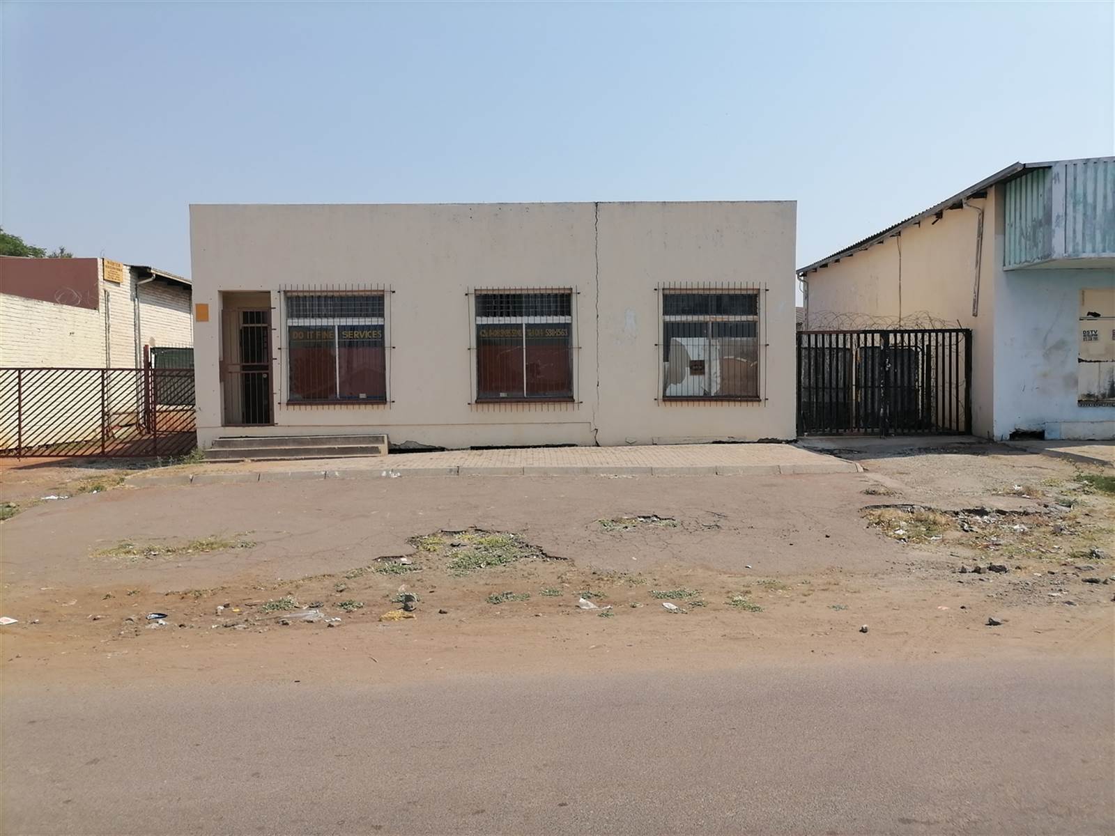 400  m² Commercial space in Rustenburg North photo number 3