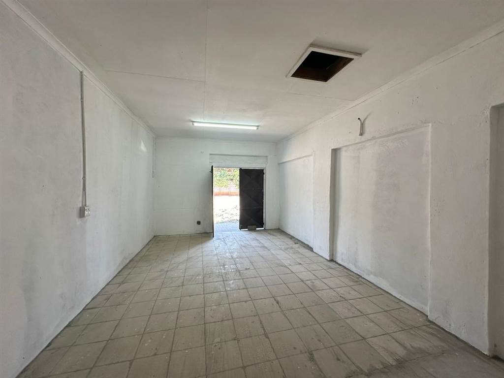 400  m² Commercial space in Rustenburg North photo number 7