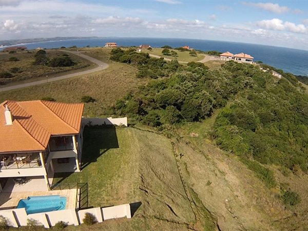 1300 m² Land available in Cintsa