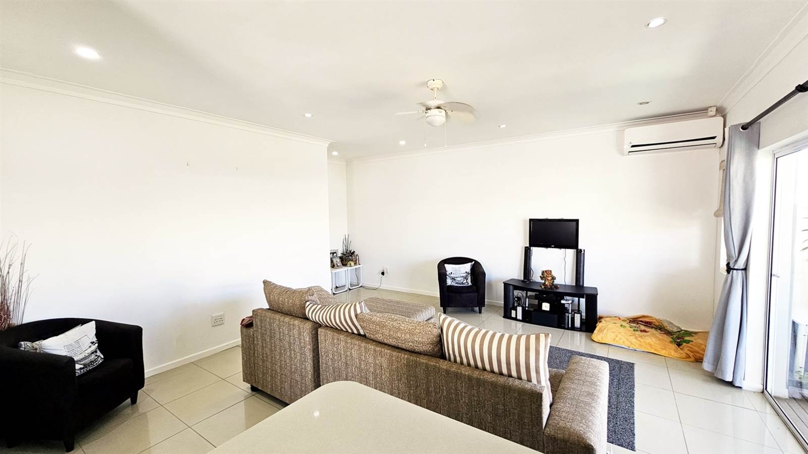 2 Bed Townhouse in Shelly Beach photo number 11