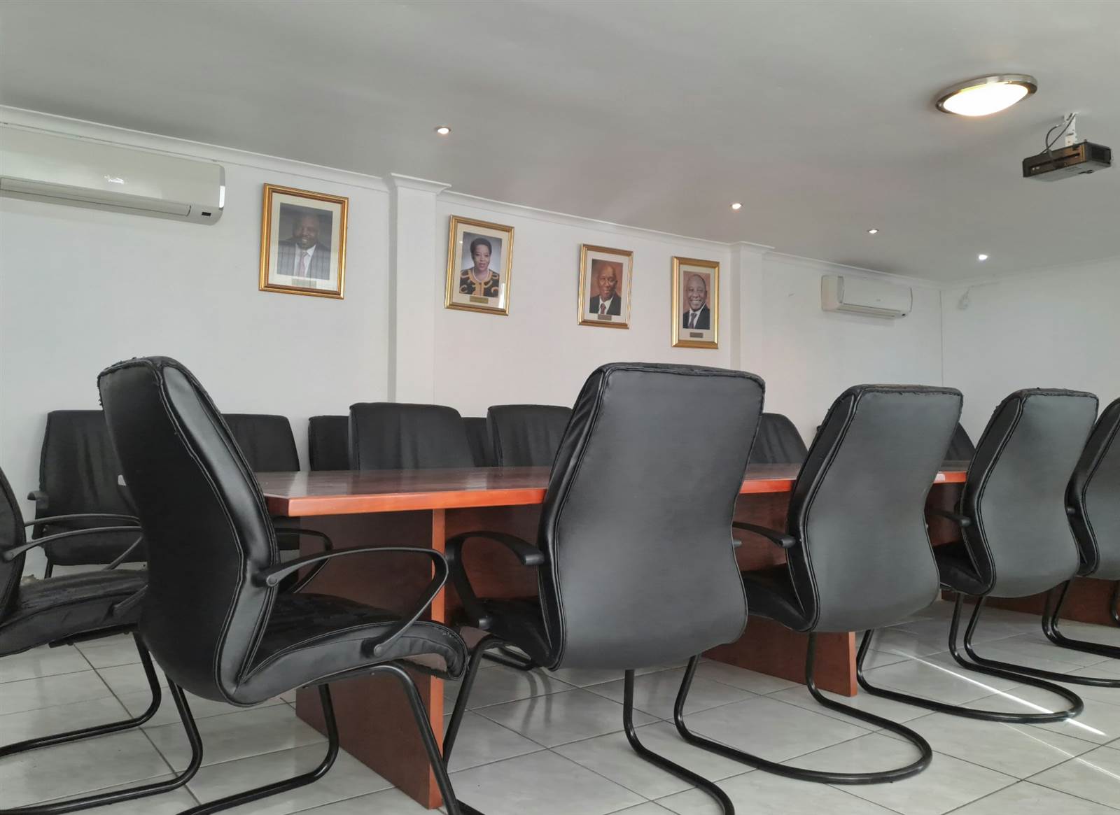 340  m² Office Space in Pinetown Central photo number 3