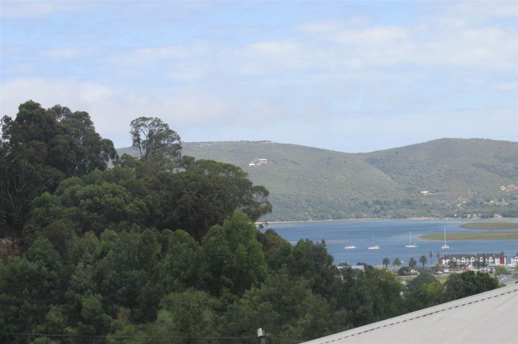 2 Bed Apartment in Knysna Heights photo number 15