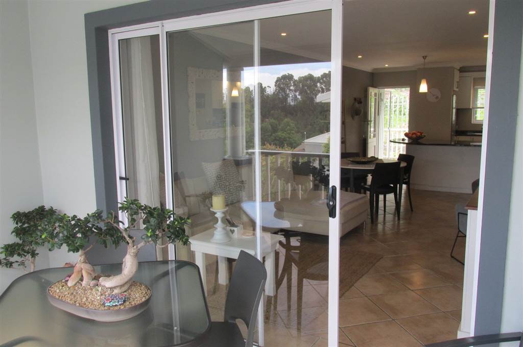 2 Bed Apartment in Knysna Heights photo number 6