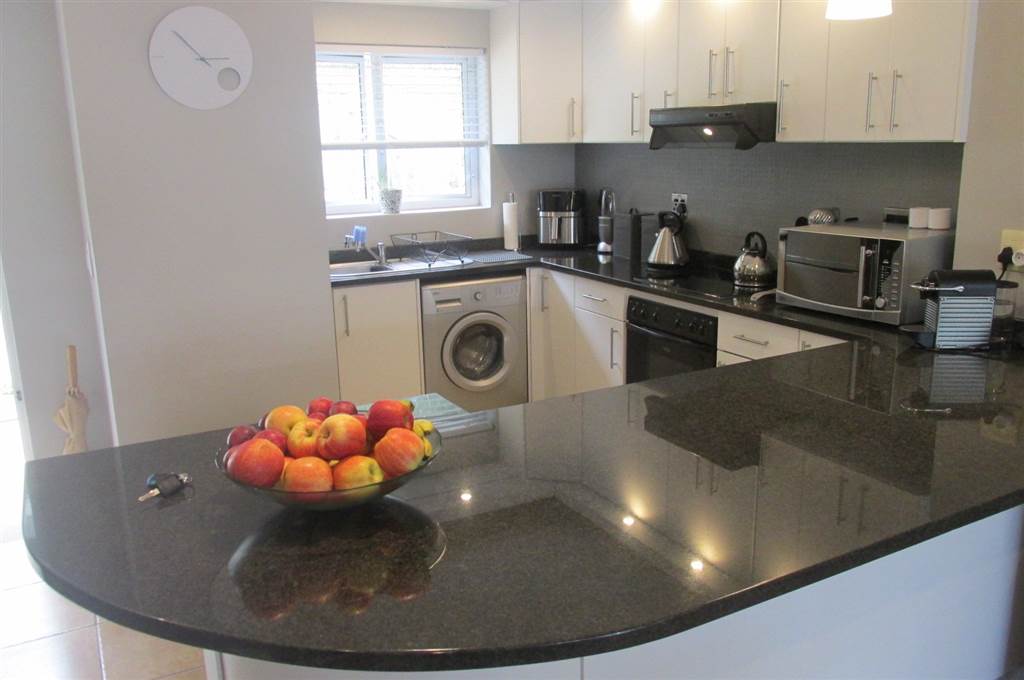 2 Bed Apartment in Knysna Heights photo number 4