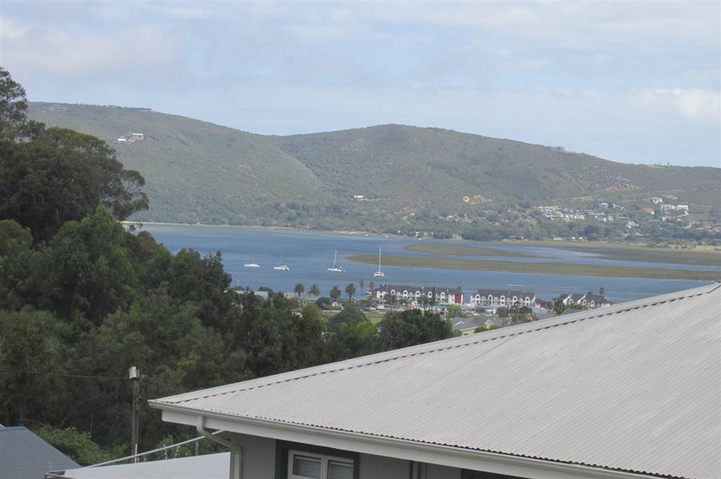 2 Bed Apartment in Knysna Heights photo number 14