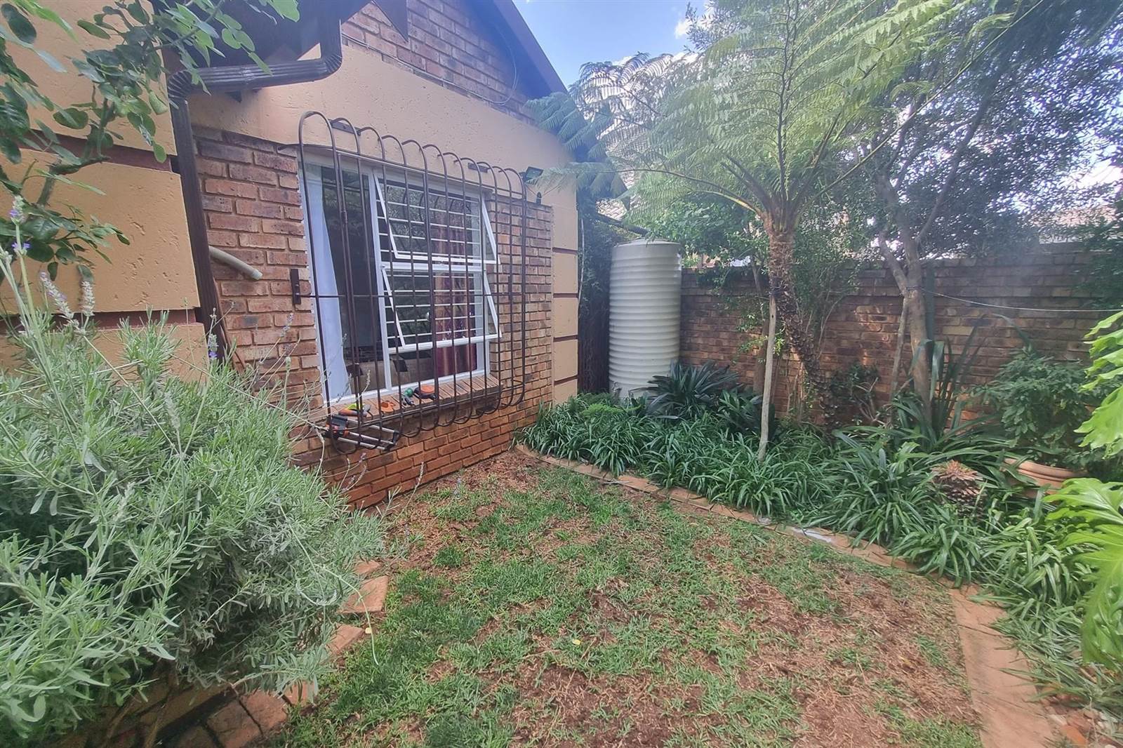4 Bed House in Glen Marais photo number 24