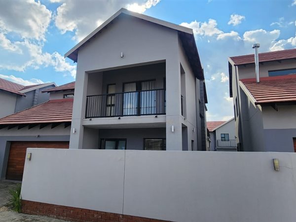 4 Bedroom Townhouse 4 Bedroom Townhouse