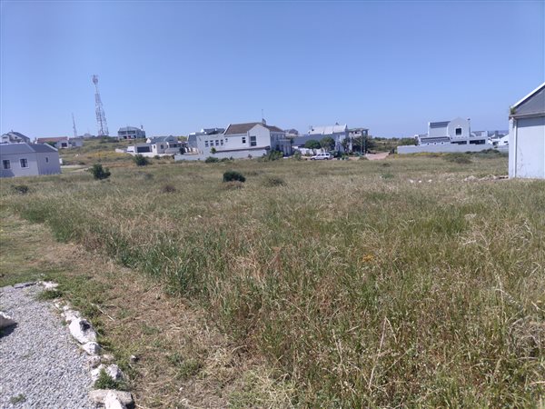 750 m² Land