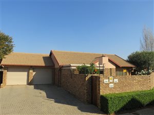 2 Bed Townhouse in Pierre van Ryneveld