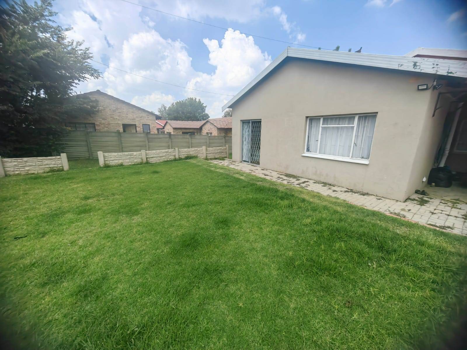 3 Bed House in Uitsig photo number 3
