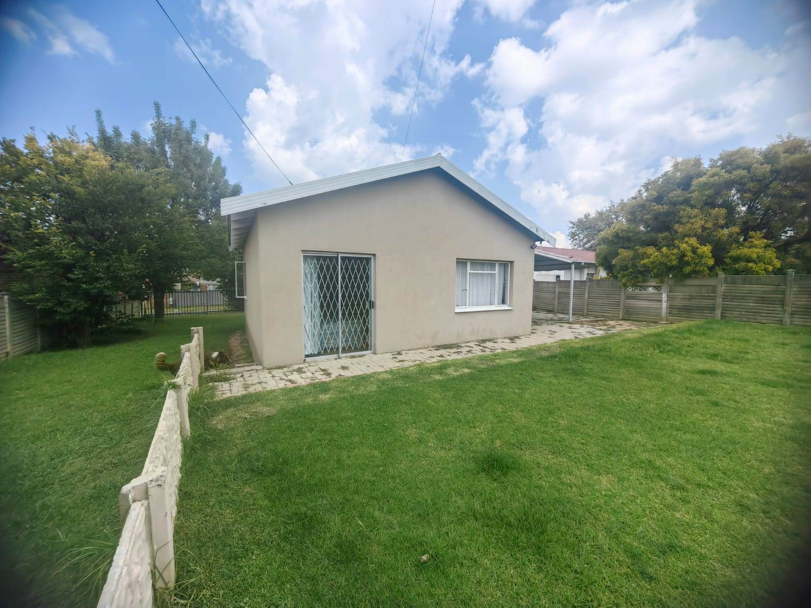 3 Bed House in Uitsig photo number 2