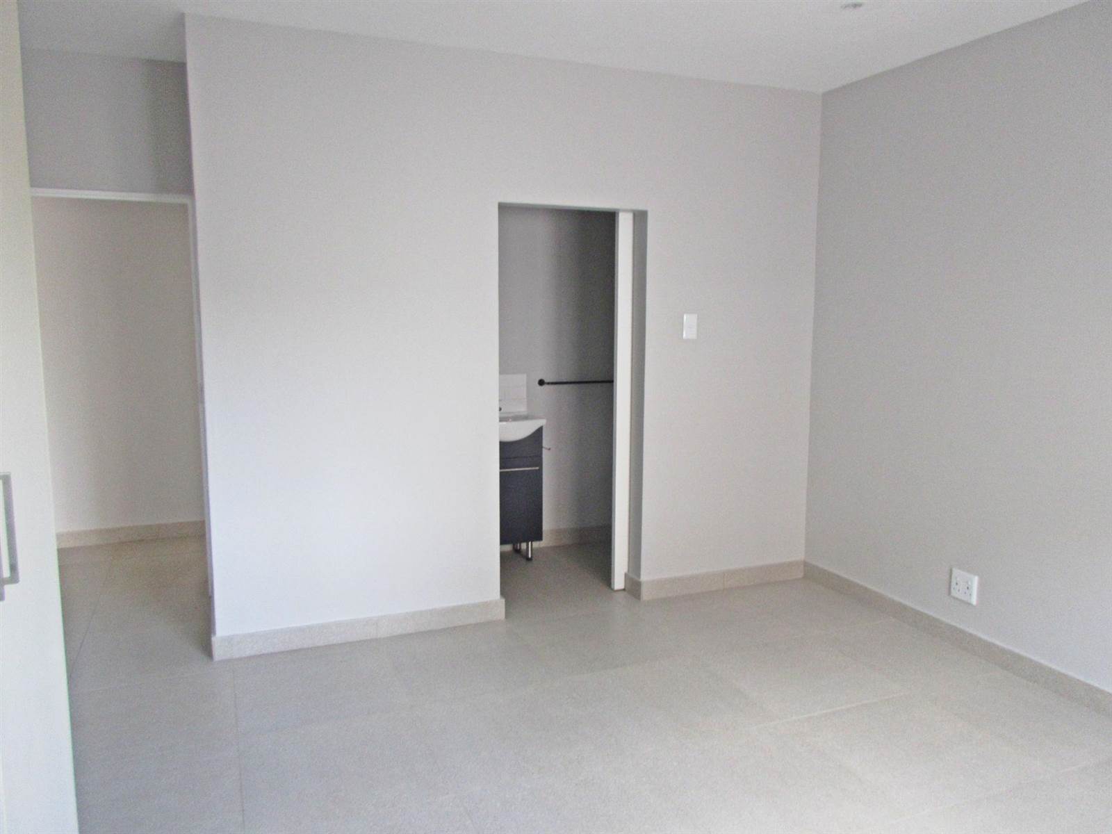 2 Bed Apartment in Durban North photo number 14