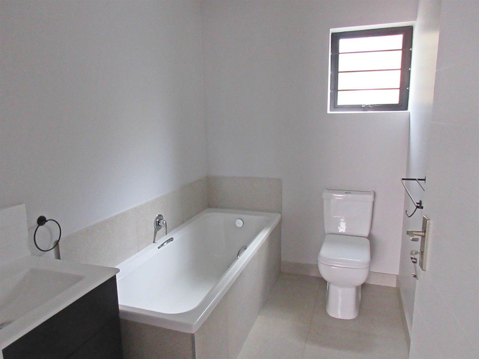 2 Bed Apartment in Durban North photo number 9