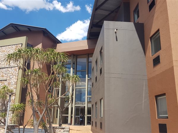 820  m² Commercial space in Bedfordview
