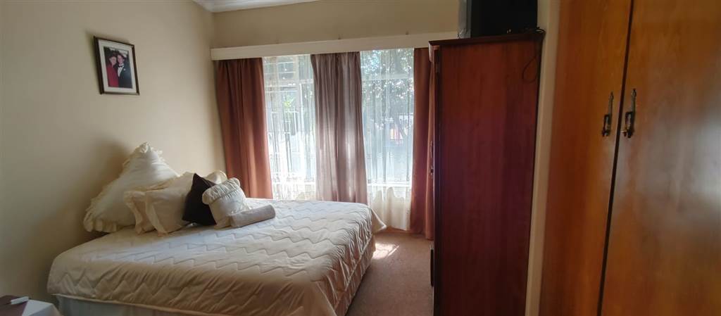 3.5 Bed House in Pretoria Gardens photo number 26