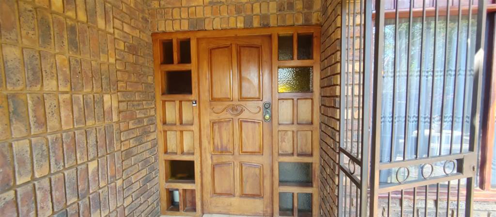 3.5 Bed House in Pretoria Gardens photo number 7